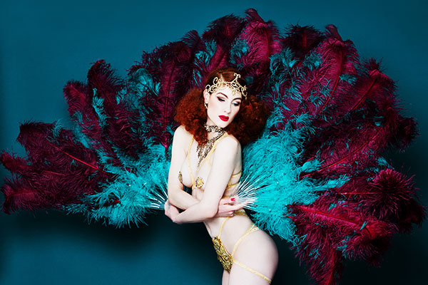 La Rubinia ➦ Burlesque-Tänzerin aus Berlin ✓ atemberaubend ✓ schön ✓
