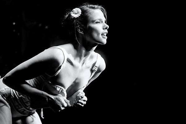 Jacqueline Divoir ➦ Burlesque-Tänzerin aus Berlin ✓ Neo-Burlesque Performerin und Model ✓