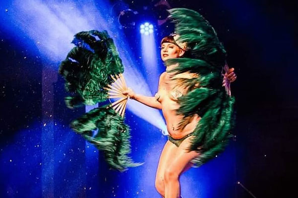 Miss Popalina ➦ Burlesque-Tänzerin aus Berlin ✓ professionelle Burlesque-Shows ✓