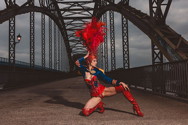 Stella Lake ➦ leidenschaftliche Tänzerin und Burlesque-Performerin aus Hamburg ✓