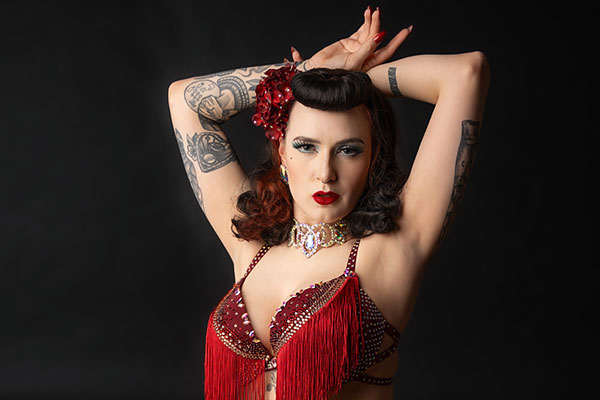 Rachel Riot ➦ Burlesque-Künstlerin aus Wien ✓ Burlesque, Walking-Act ✓ Pin-Up Model ✓
